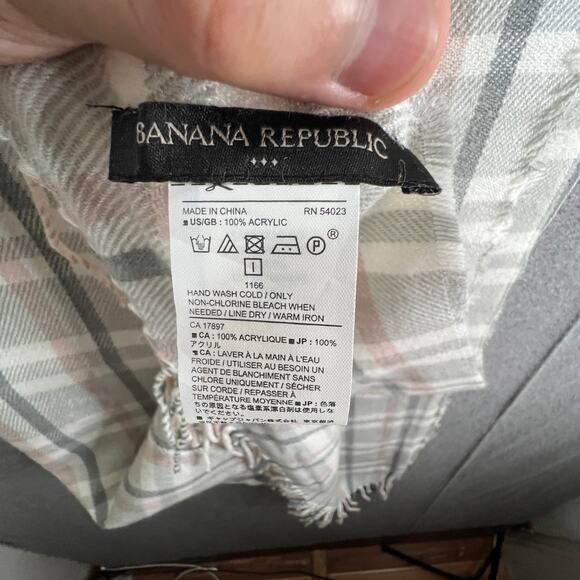 Banana Republic 100% ACRYLIC Women's Plaid Scarves Multi Color - Picture 3 of 6